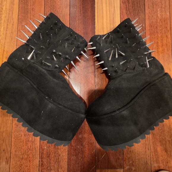 NWOB 🖤 Dolls Kill Thorny Tales Spiked Suede Platform Boots 🖤 Women's 9 - Picture 6 of 8